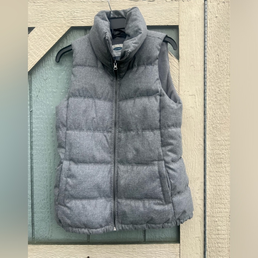 Old navy puffer vest gray small like new